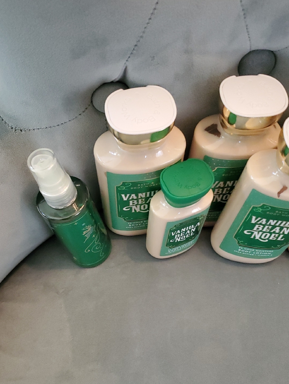 2019 Bath & Body Works Vanilla Bean Noel Green & Cream Lotion + Mist Set - Picture 6 of 6